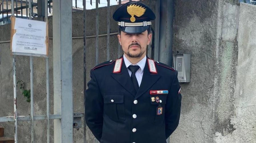 Dallo scorso 30 maggio il maresciallo ordinario Gabriele Adinolfi (nella foto) è il nuovo comandante della stazione carabinieri di Montodine... Dallo scorso 30 maggio il maresciallo ordinario Gabriele Adinolfi (nella foto) è il nuovo comandante della stazione carabinieri di Montodine...