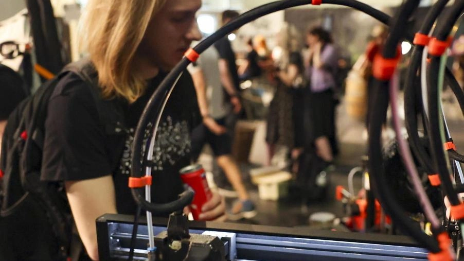La Camera di Commercio di Sondrio promuove il bando per la 'Transizione digitale delle imprese lombarde', finanziato dalla Regione Lombardia. Le PMI possono ottenere un contributo fino al 50% per investire in nuove tecnologie e migliorare la propria digitalizzazione. La Camera di Commercio di Sondrio promuove il bando per la 'Transizione digitale delle imprese lombarde', finanziato dalla Regione Lombardia. Le PMI possono ottenere un contributo fino al 50% per investire in nuove tecnologie e migliorare la propria digitalizzazione.