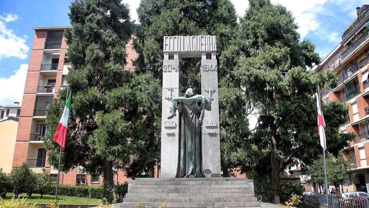 A sinistra, il monumento ai Piccoli Martiri di Gorla, morti il 20 ottobre del 1944 sotto le bombe sganciate dagli alleati A sinistra, il monumento ai Piccoli Martiri di Gorla, morti il 20 ottobre del 1944 sotto le bombe sganciate dagli alleati