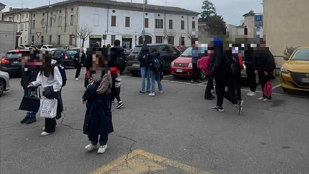 investito un 12enne a codogno il nodo delle vie attorno alle scuole le entrate vanno chiuse