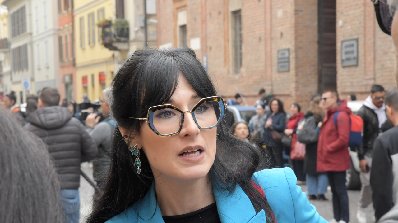 L'avvocato Angela Taccia davanti al Tribunale di Pavia