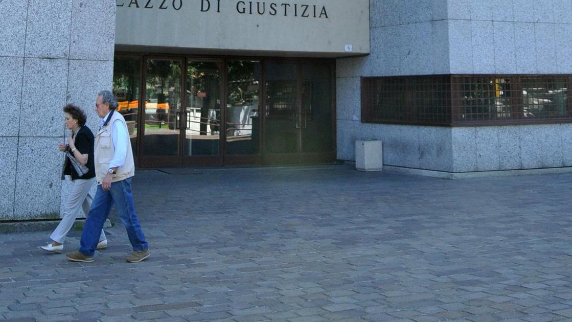 Molestie sul bus e rapina. A processo il tunisino nega: "Non ho fatto niente"