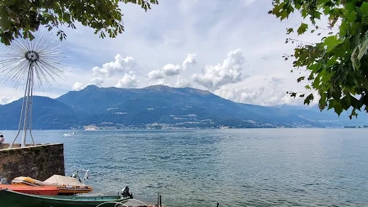 Il lago di Como dalla spiaggia di Oro a Bellano