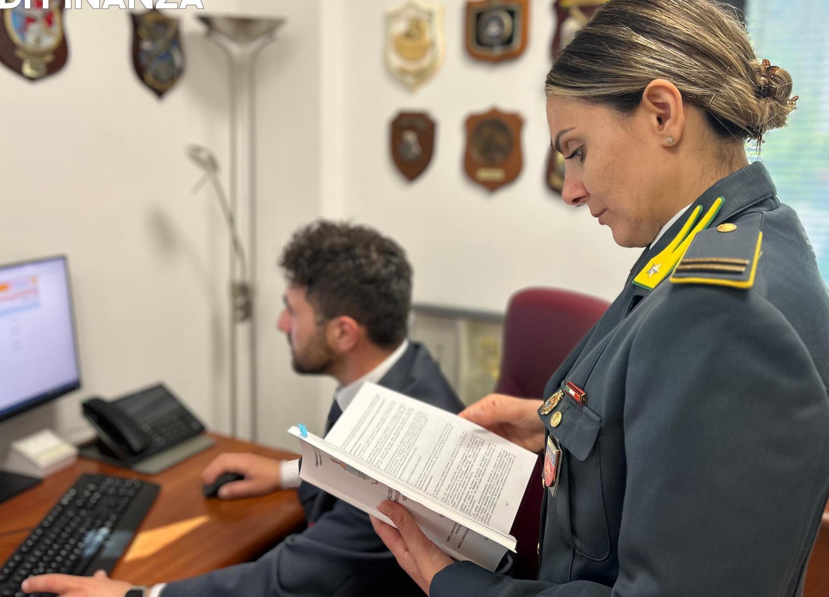 Fatture false e tasse non versate. Sottratti al Fisco oltre 100mila euro. Smascherata una consulente Fatture false e tasse non versate. Sottratti al Fisco oltre 100mila euro. Smascherata una consulente