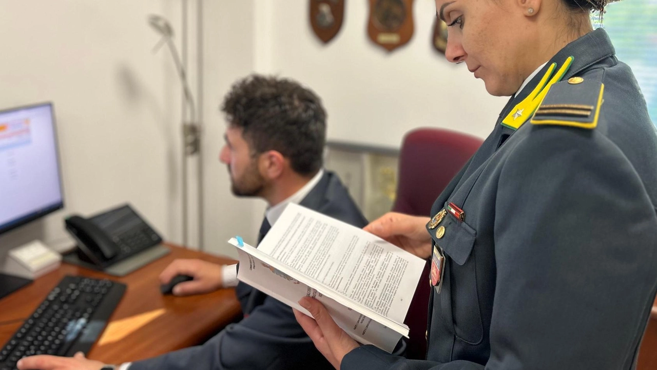 L’operazione è stata effettuata dalle Compagnia di Gaggiolo della Guardia di Finanza che ha smascherato l’evasione L’operazione è stata effettuata dalle Compagnia di Gaggiolo della Guardia di Finanza che ha smascherato l’evasione