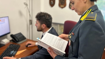 Fatture false e tasse non versate. Sottratti al Fisco oltre 100mila euro. Smascherata una consulente