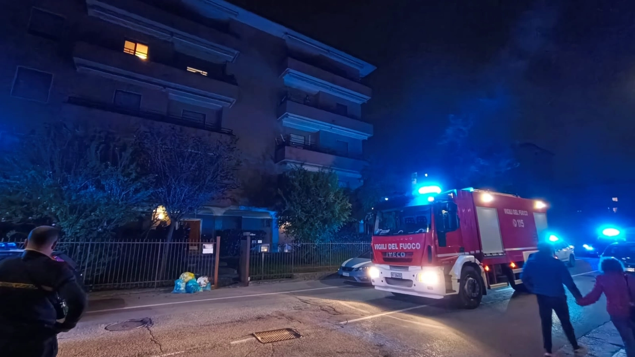 L’intervento dei vigili del fuoco in via Rampazzini L’intervento dei vigili del fuoco in via Rampazzini