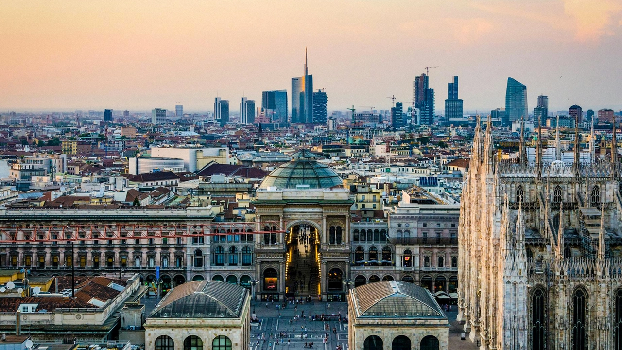 Nell'arco di un decennio, dal 2015 al 2025, il prezzo medio dei canoni d'affitto a Milano è passato da 14,7 a 23,4 euro al metro quadro (Unsplash/Roy) Nell'arco di un decennio, dal 2015 al 2025, il prezzo medio dei canoni d'affitto a Milano è passato da 14,7 a 23,4 euro al metro quadro (Unsplash/Roy)