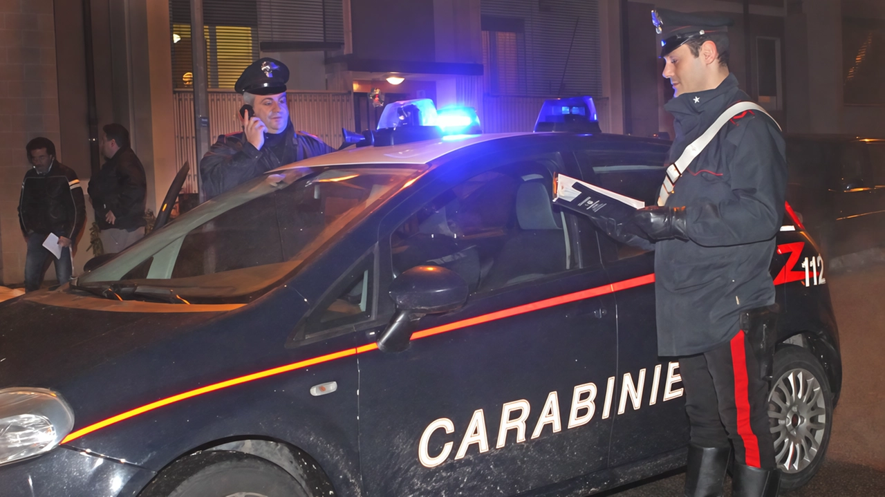 I fatti nel tardo pomeriggio Sul posto sono intervenuti i carabinieri e un’ambulanza del 118 di Milano I fatti nel tardo pomeriggio Sul posto sono intervenuti i carabinieri e un’ambulanza del 118 di Milano