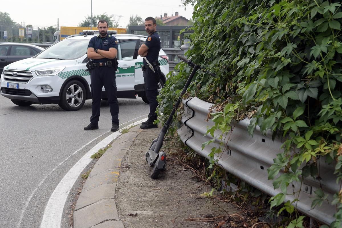 Travolto da un’auto in via Cassinis, si schianta col monopattino: 39enne in gravi condizioni Travolto da un’auto in via Cassinis, si schianta col monopattino: 39enne in gravi condizioni