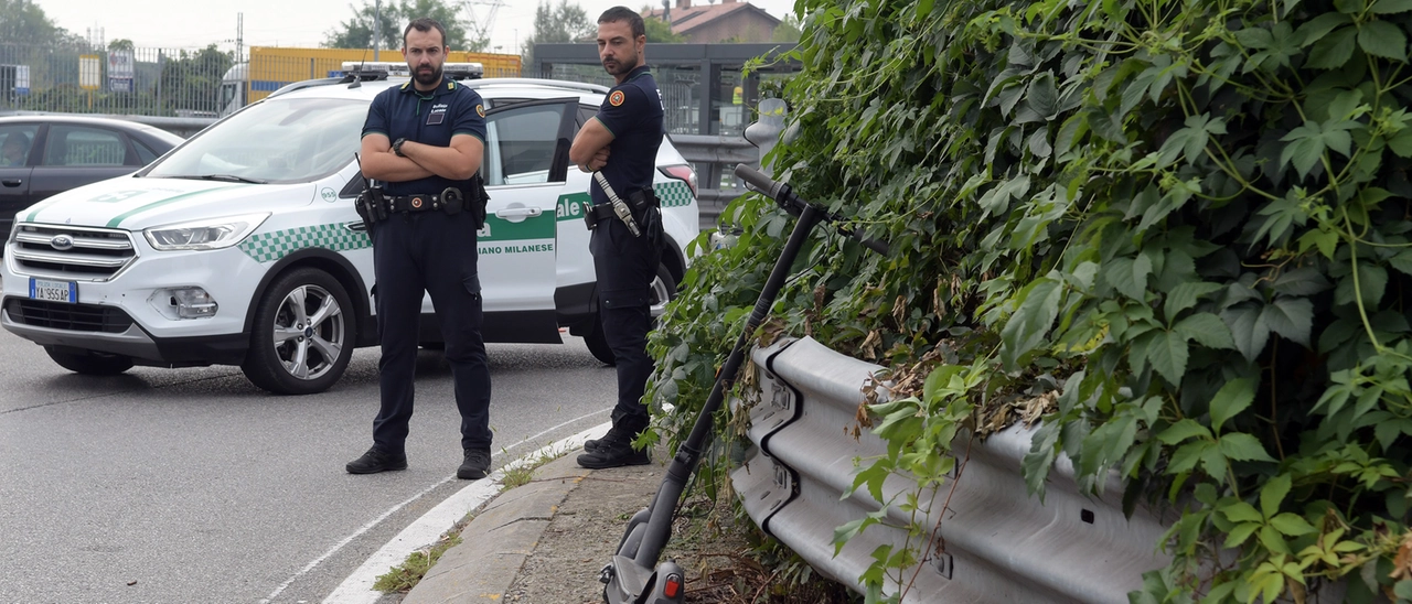 Travolto da un’auto in via Cassinis, si schianta col monopattino: 39enne in gravi condizioni