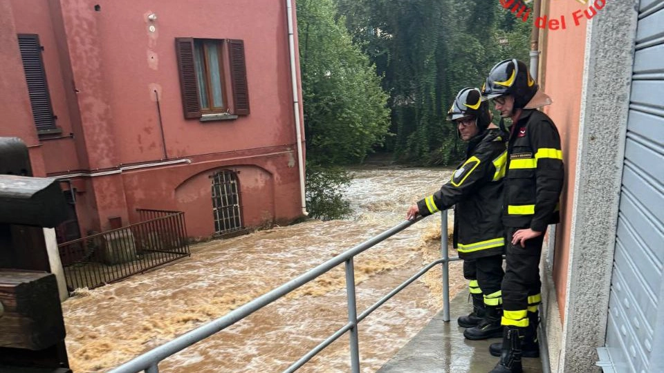 vigili del fuoco del Comando di Monza e Brianza impegnati per il maltempo vigili del fuoco del Comando di Monza e Brianza impegnati per il maltempo