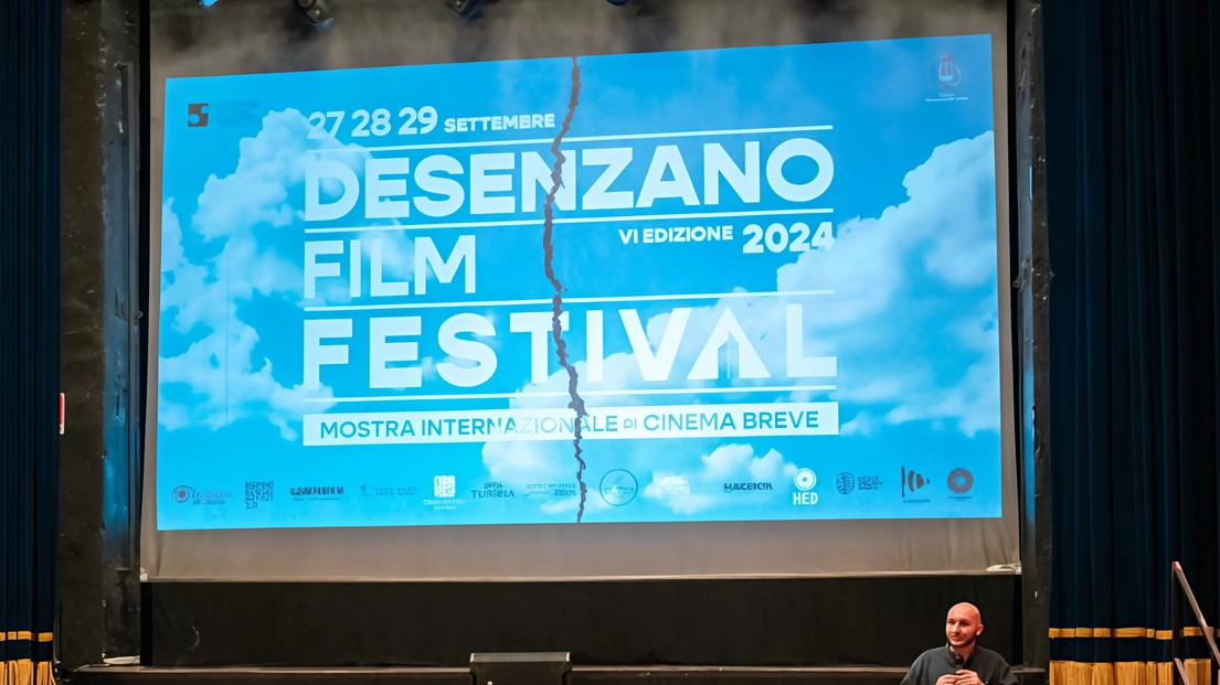 "Opere che documentano il presente, perché solo comprendendo ciò che ci circonda possiamo iniziare a immaginare e a rendere...