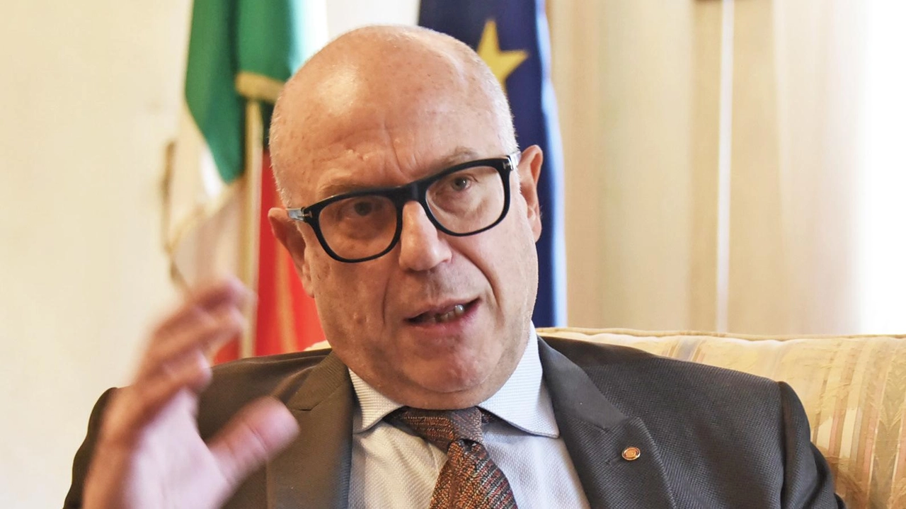 Un Natale sotto stretta sorveglianza. In occasione delle imminenti festività, le forze dell’ordine effettueranno una stretta sui controlli in... Un Natale sotto stretta sorveglianza. In occasione delle imminenti festività, le forze dell’ordine effettueranno una stretta sui controlli in...