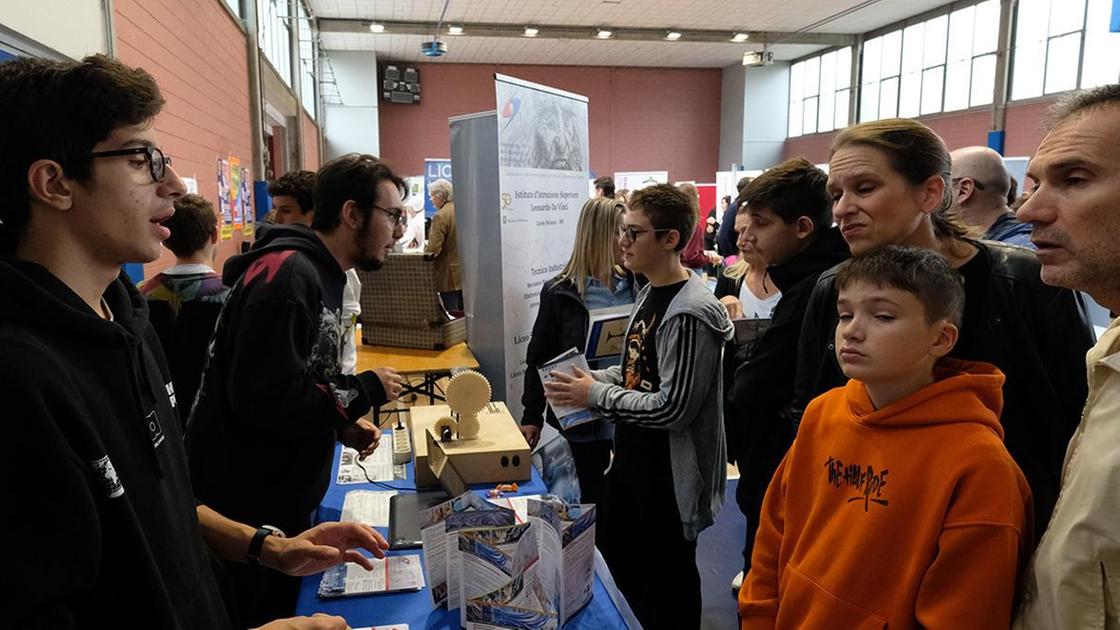 Ragazzi e famiglie a scuola di futuro. Arriva l’Aperitivo Dis Orientato: "Un luogo sicuro dove crescere" Ragazzi e famiglie a scuola di futuro. Arriva l’Aperitivo Dis Orientato: "Un luogo sicuro dove crescere"