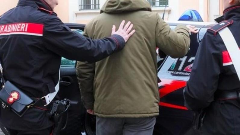 presa a colpi di portiera l ex finisce in carcere