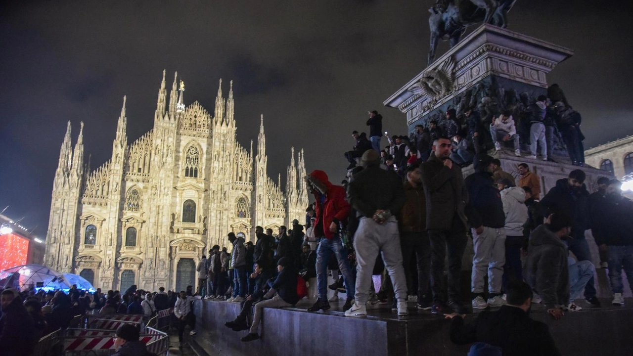 Dopo la mezzanotte la situazione è degenerata in piazza Duomo Dopo la mezzanotte la situazione è degenerata in piazza Duomo