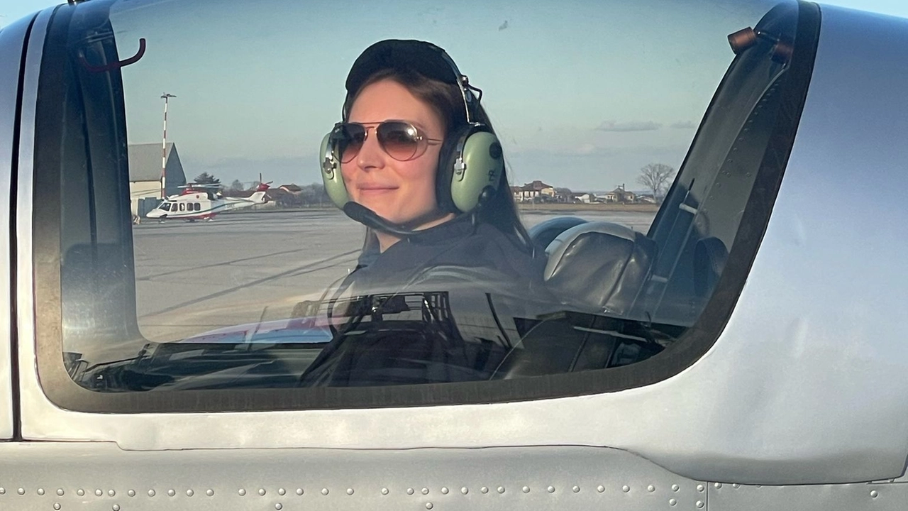 Lucrezia Brandolini ottiene il brevetto di volo a 20 anni