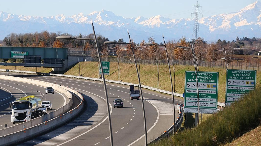 Approvata all’unanimità a Monza la mozione del centrosinistra contro l’introduzione della tariffa. Una parte della Milano-Meda a fine lavori entrerà nel tracciato della nuova autostrada. Approvata all’unanimità a Monza la mozione del centrosinistra contro l’introduzione della tariffa. Una parte della Milano-Meda a fine lavori entrerà nel tracciato della nuova autostrada.