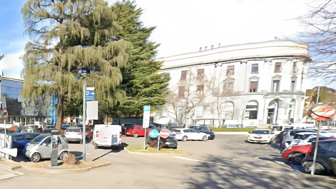 A Saronno, chiuso parcheggio davanti al municipio per riqualificazione con tecnologie Smart Parking. Divisi in due, a pagamento ma gratis per la prima mezz'ora. Lavori fino a metà settembre. A Saronno, chiuso parcheggio davanti al municipio per riqualificazione con tecnologie Smart Parking. Divisi in due, a pagamento ma gratis per la prima mezz'ora. Lavori fino a metà settembre.