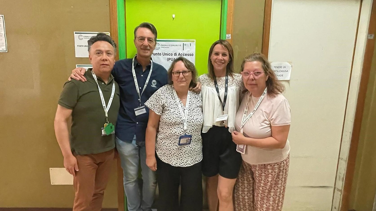Il servizio dell’infermiere di famiglia e di comunità attivato dall’Asst Rhodense e nei distretti sociosanitari di Rho e Bollate col progetto di Sorveglianza domiciliare Il servizio dell’infermiere di famiglia e di comunità attivato dall’Asst Rhodense e nei distretti sociosanitari di Rho e Bollate col progetto di Sorveglianza domiciliare