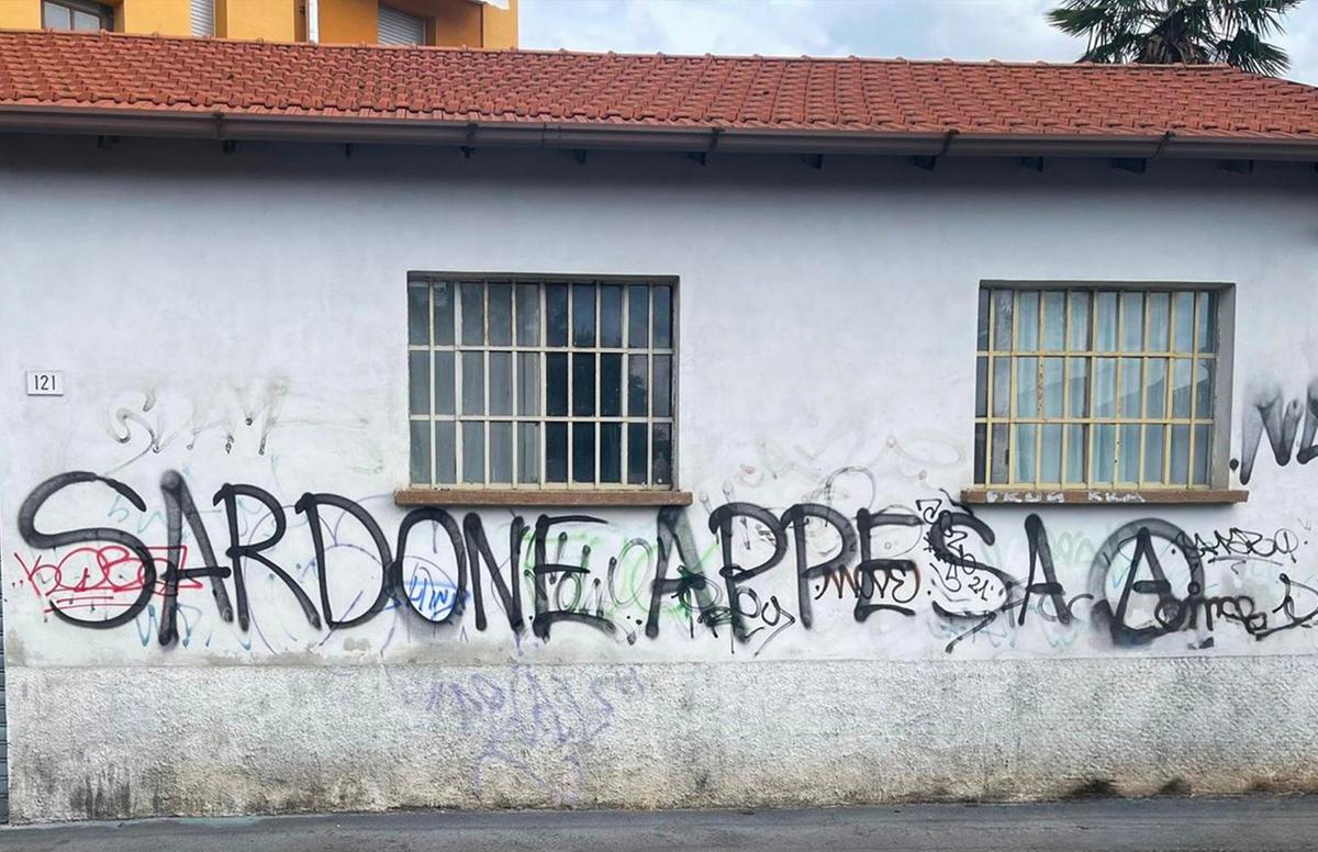 Minacce di morte a Silvia Sardone: sui muri di Sesto scritta “Sardone appesa” con simbolo anarchico Minacce di morte a Silvia Sardone: sui muri di Sesto scritta “Sardone appesa” con simbolo anarchico