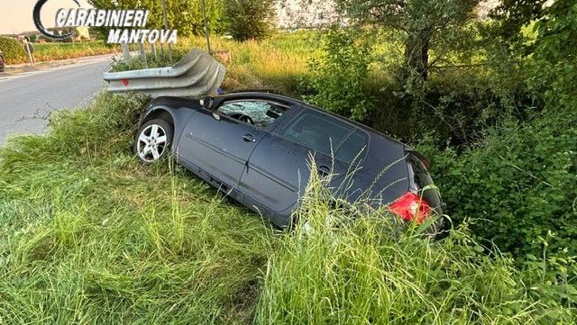 Mantova, evade dai domiciliari, investe una bici e scappa: grave il ciclista, arrestato il pirata Mantova, evade dai domiciliari, investe una bici e scappa: grave il ciclista, arrestato il pirata