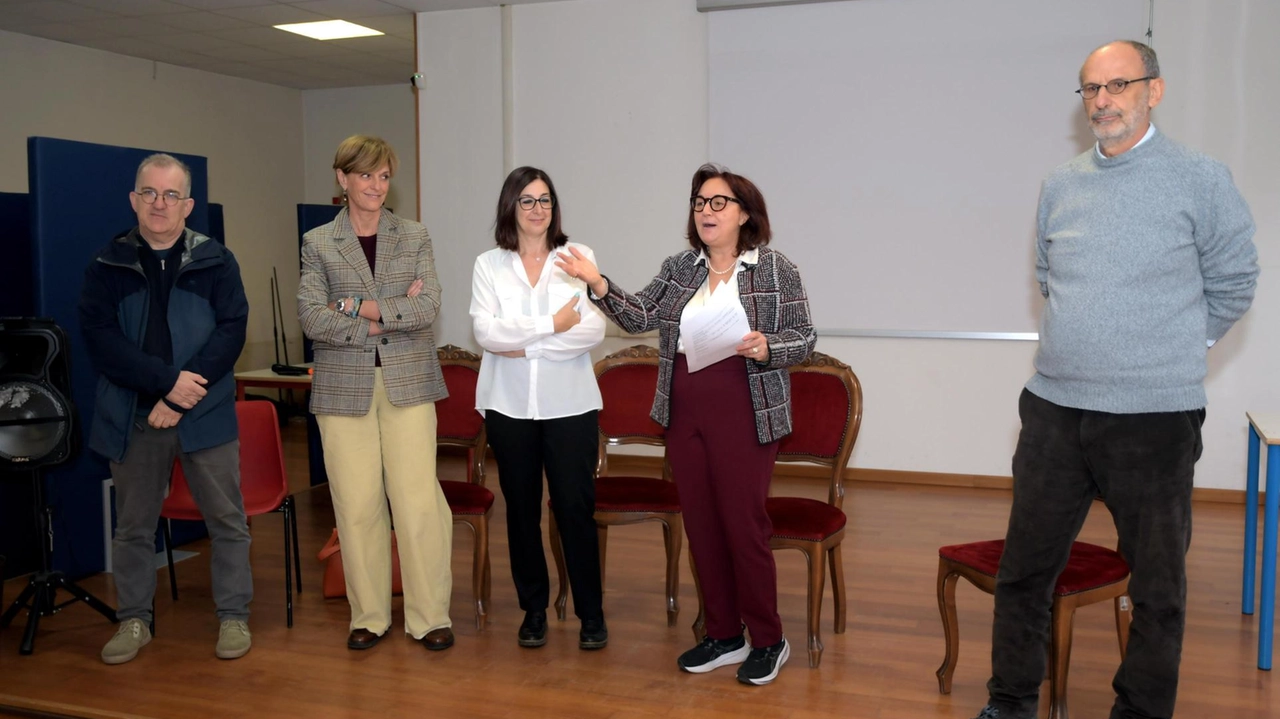 A Pavia parte il servizio di infermiere scolastico all'istituto Angelini, con l'obiettivo di estenderlo a tutta la città. Focus su prevenzione e benessere degli studenti. A Pavia parte il servizio di infermiere scolastico all'istituto Angelini, con l'obiettivo di estenderlo a tutta la città. Focus su prevenzione e benessere degli studenti.