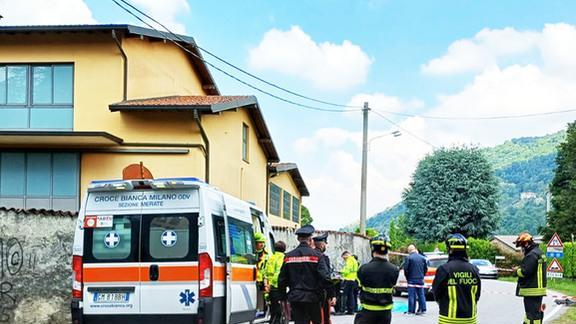 La pedalata domenicale finisce in tragedia . Impatto fatale con un’auto La pedalata domenicale finisce in tragedia . Impatto fatale con un’auto