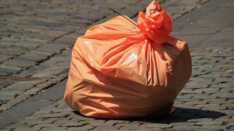 abbandona rifiuti in strada a nerviano identificata da uno scontrino nel mio paese si usa così da Ilgiorno.it abbandona rifiuti in strada a nerviano identificata da uno scontrino nel mio paese si usa così