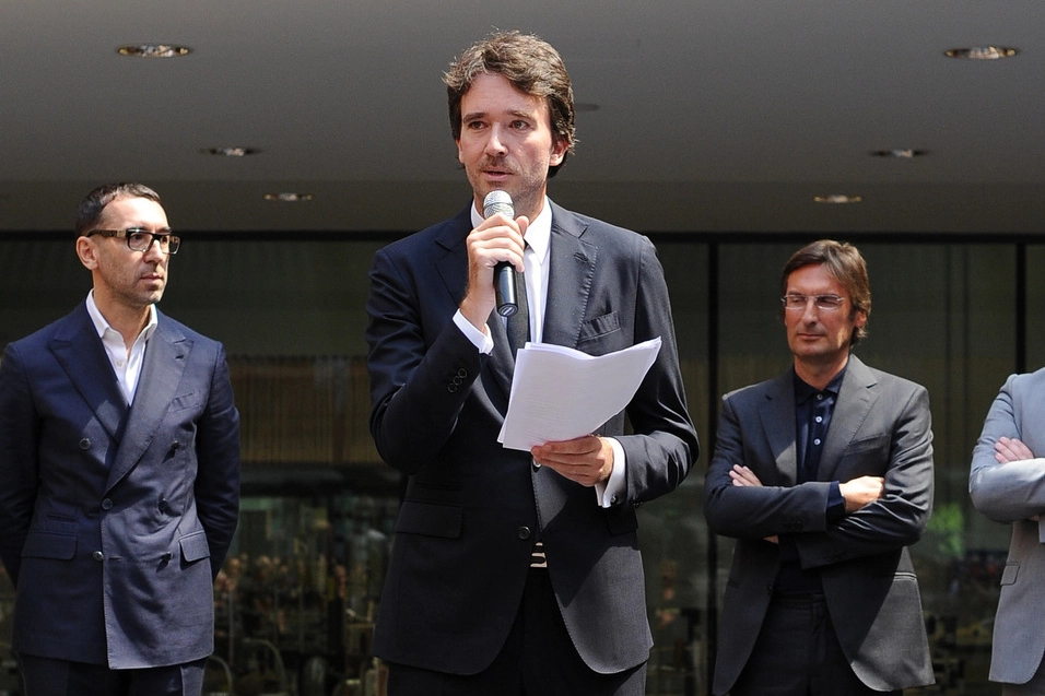 Al centro, Antoine Arnault