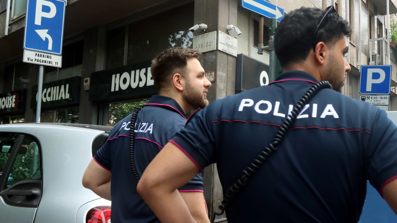 Attraverso le immagini delle telecamere di videosorveglianza in poche ore la polizia ha fermato il rapinatore Attraverso le immagini delle telecamere di videosorveglianza in poche ore la polizia ha fermato il rapinatore