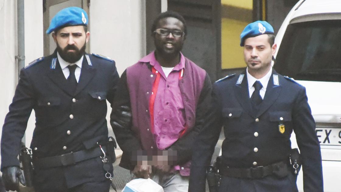 Moussa Sangare condannato a tre anni di carcere: il reo confesso dell’omicidio di Sharon Verzeni ha maltrattato madre e sorella Moussa Sangare condannato a tre anni di carcere: il reo confesso dell’omicidio di Sharon Verzeni ha maltrattato madre e sorella