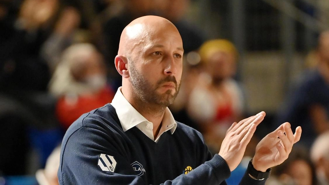 La Elachem Vigevano supera la crisi con una vittoria contro Cantù. Coach Pansa affronta Orzinuovi con determinazione dopo il momento difficile. La Elachem Vigevano supera la crisi con una vittoria contro Cantù. Coach Pansa affronta Orzinuovi con determinazione dopo il momento difficile.