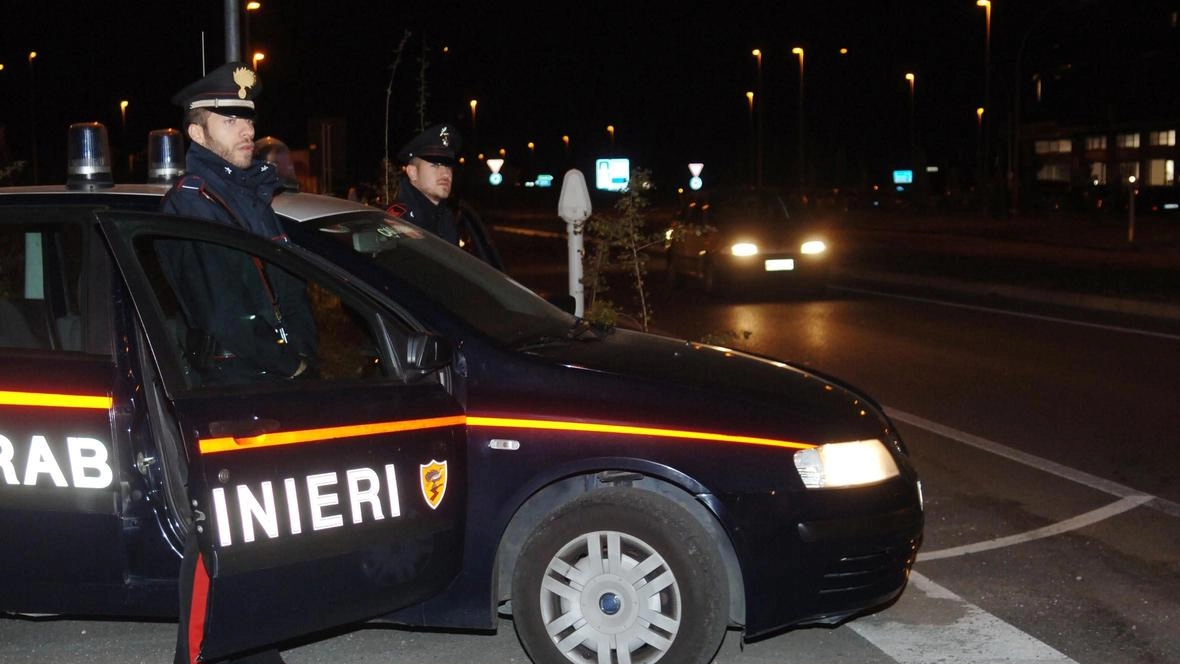 La ragazza stava camminando lungo la Sp 415 Il 32enne l’ha invitata a trascorrere la serata con lui l’ha afferrata con violenza e provato a baciarla La ragazza stava camminando lungo la Sp 415 Il 32enne l’ha invitata a trascorrere la serata con lui l’ha afferrata con violenza e provato a baciarla