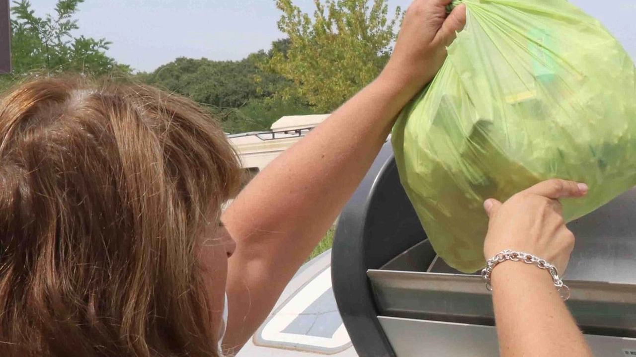 Il Centro di raccolta ecologica di Bresso è stato ammodernato e reso sicuro solo per i residenti. Restyling strutturale, videosorveglianza e accesso con tessera sanitaria. Il Centro di raccolta ecologica di Bresso è stato ammodernato e reso sicuro solo per i residenti. Restyling strutturale, videosorveglianza e accesso con tessera sanitaria.