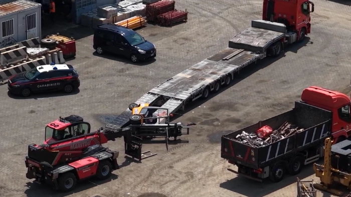 Cislago, incidente sul lavoro: operaio si ribalta con il muletto (Frame video LocalTeam)