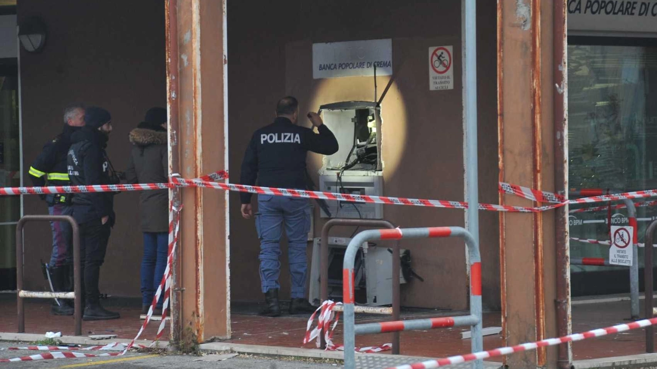 "Erano le 3.13 quando ho sentito un boato. Ero appena risalito in casa con il cane e i muri hanno...