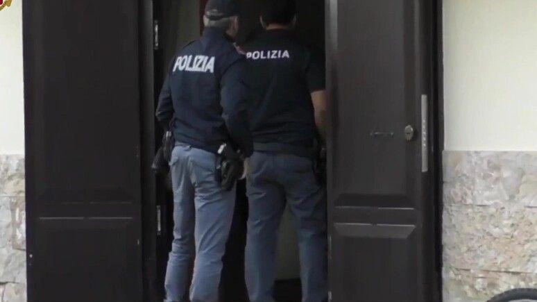 Magenta, dalla Spagna arrivavano ingenti partite di stupefacenti. La piazza per le consegne il parcheggio di un fast-food. All’esito dell’indagine sequestrati 15 kg di coca e 457 di hashish. Magenta, dalla Spagna arrivavano ingenti partite di stupefacenti. La piazza per le consegne il parcheggio di un fast-food. All’esito dell’indagine sequestrati 15 kg di coca e 457 di hashish.