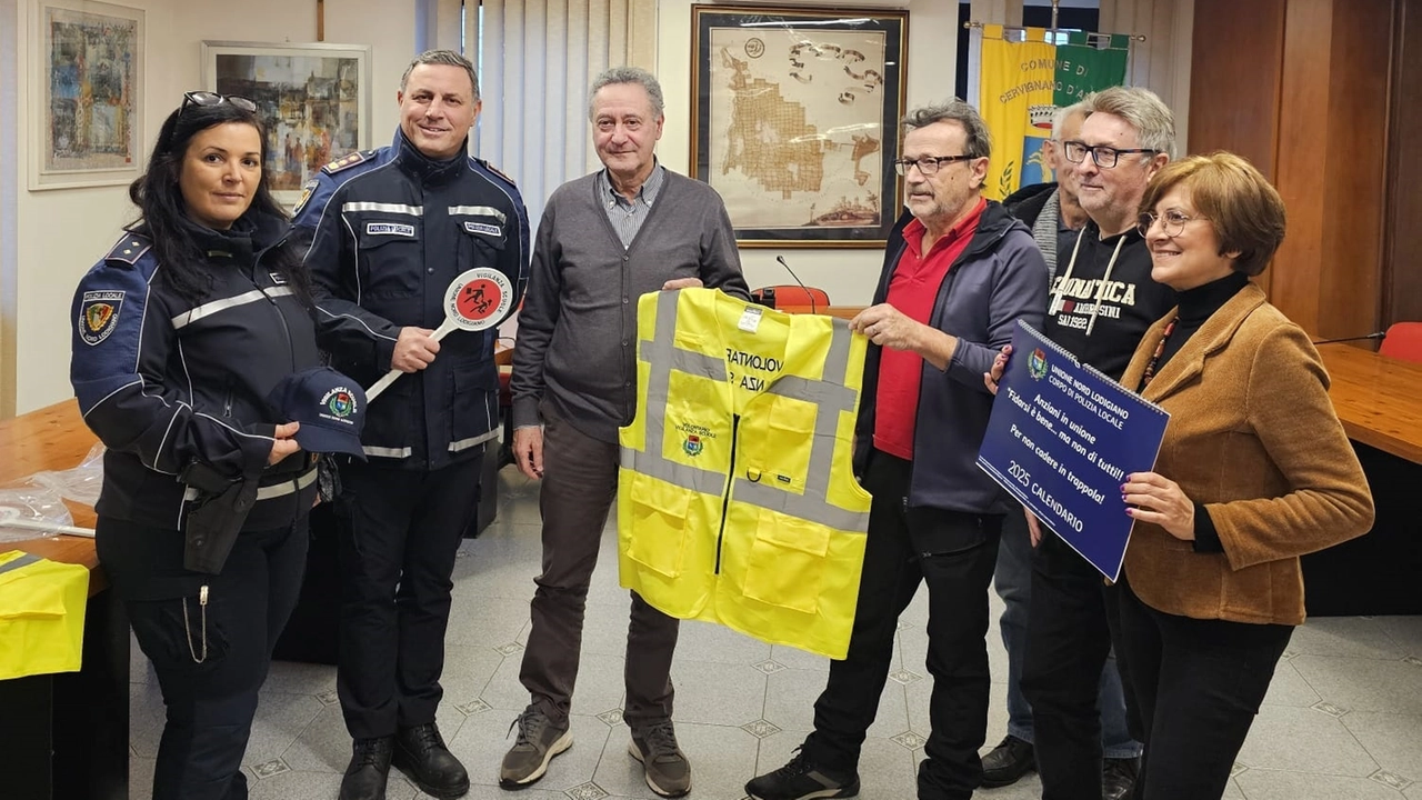 La consegna del dono ai volontari di Cervignano D'Adda La consegna del dono ai volontari di Cervignano D'Adda