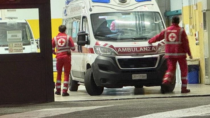 Scontro tra bici e scooter, tre giovani feriti. Attimi di paura domenica sera a Lodi per un incidente che...