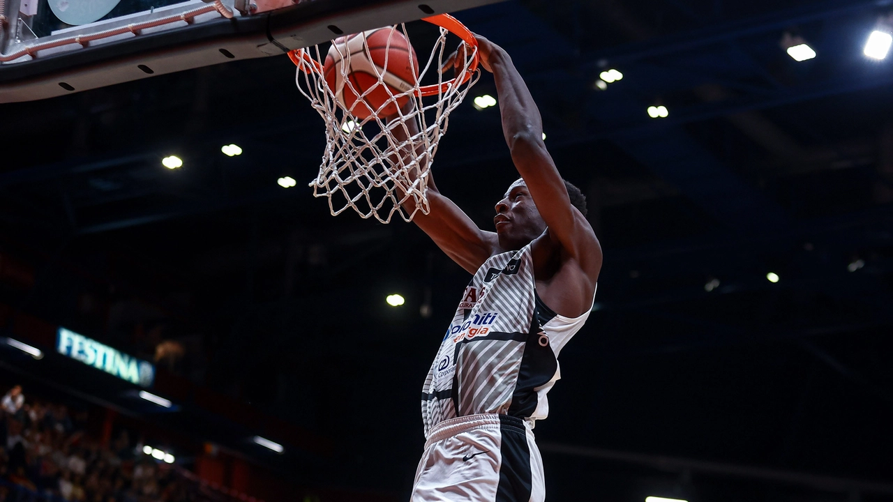 Dolomiti Energia Trentino formasıyla Saliou Niang'ın smaç vuruşu