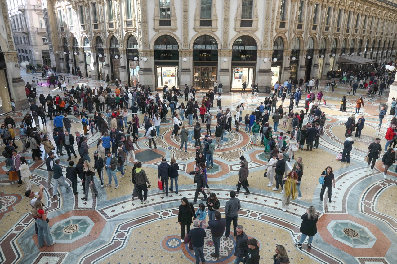 La Galleria Vittorio Emanuele è uno dei luoghi della città più amati dai turisti da quando è stata inaugurata il 15 settembre 1867