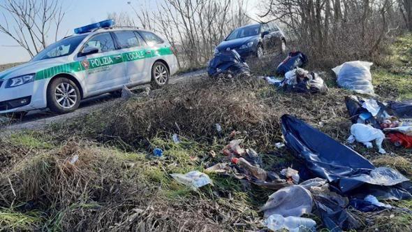 Scarica rifiuti abusivamente. Denunciato Scarica rifiuti abusivamente. Denunciato