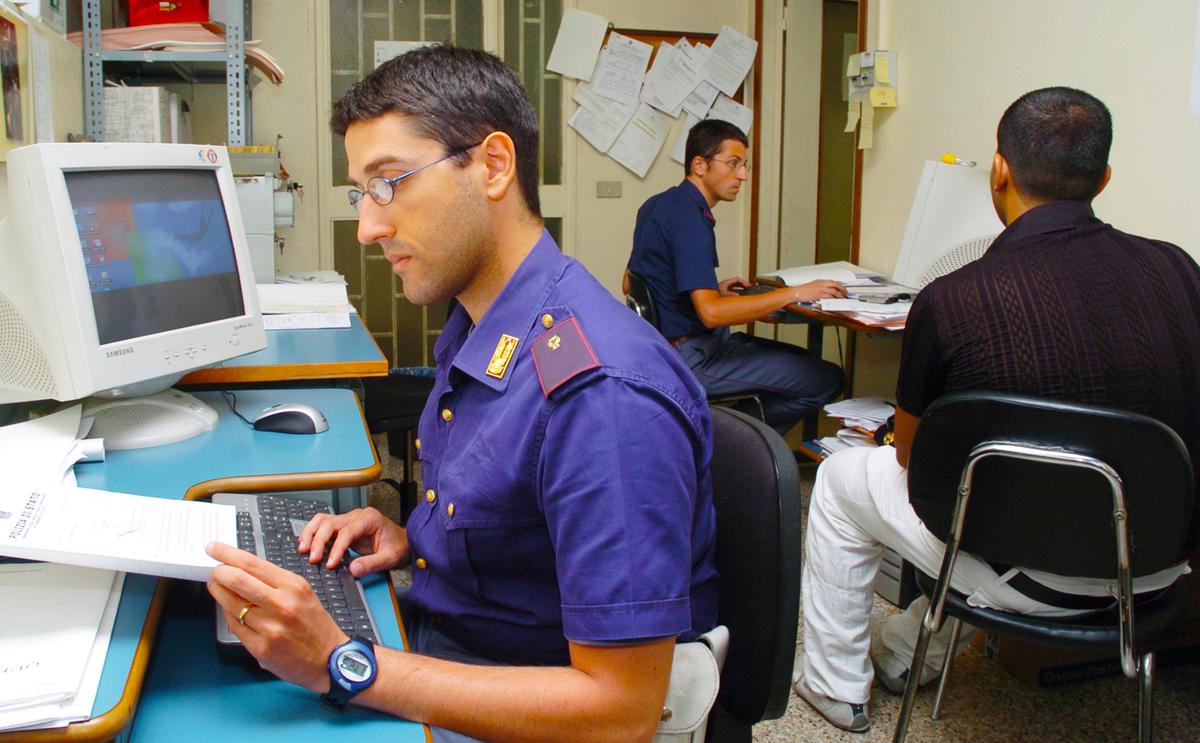 “Se al telefono le forze dell’ordine vi chiedono soldi, è una truffa”. Crescono i raggiri nella Bergamasca