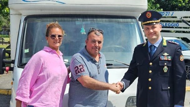 Gli avevano rubato il camper lo scorso anno, lo ritrovano a Rozzano. A distanza di oltre un anno dal... Gli avevano rubato il camper lo scorso anno, lo ritrovano a Rozzano. A distanza di oltre un anno dal...