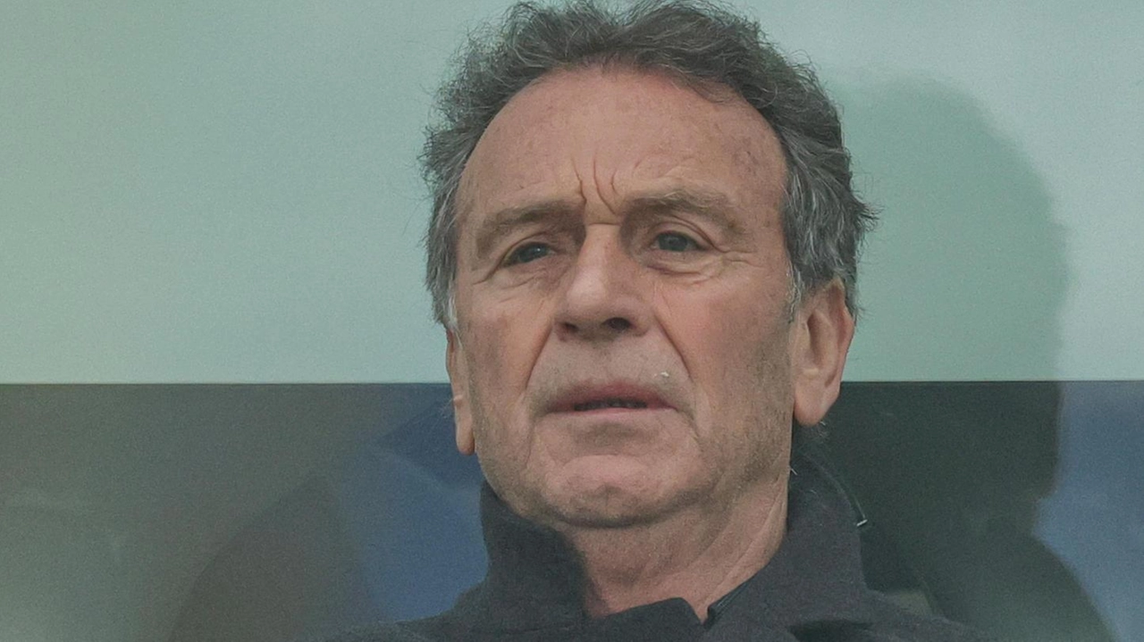 I tifosi del Brescia Calcio esprimono rabbia contro Cellino ma restano fedeli alla squadra, sperando in un futuro migliore. I tifosi del Brescia Calcio esprimono rabbia contro Cellino ma restano fedeli alla squadra, sperando in un futuro migliore.