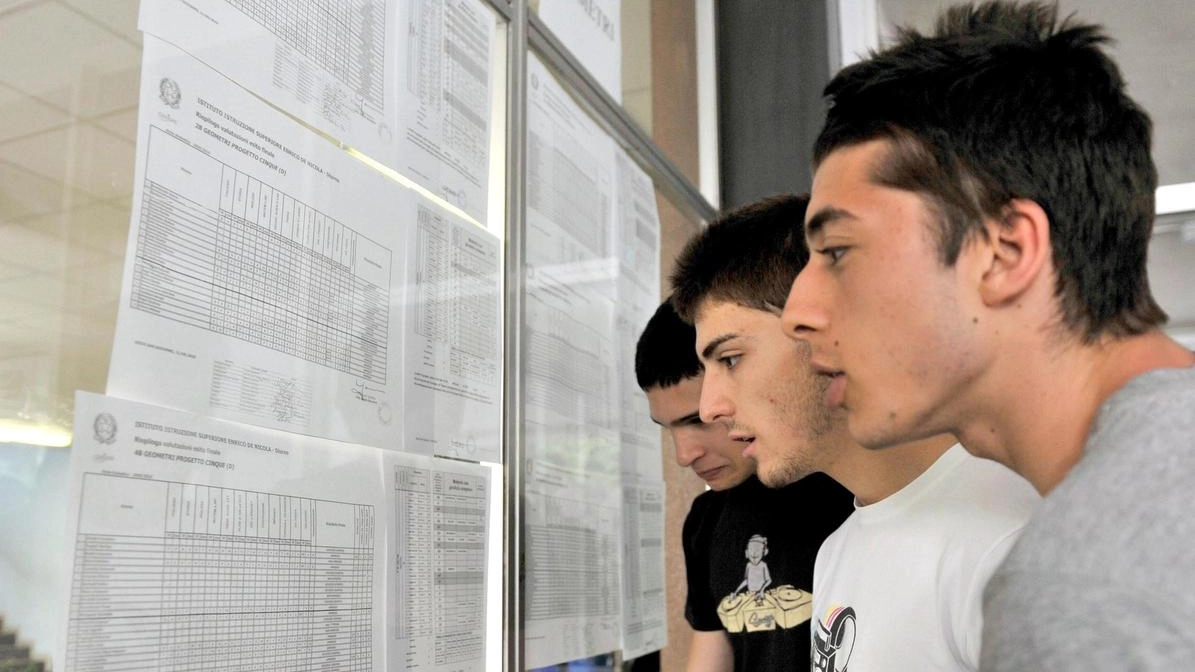 La percentuale di chi è riuscito a passare all’anno scolastico successivo in Lomellina varia tra il 67 e il 70 per cento La percentuale di chi è riuscito a passare all’anno scolastico successivo in Lomellina varia tra il 67 e il 70 per cento
