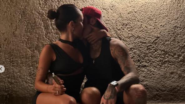 non pu242 piovere per sempre fedez 232 di nuovo felice con giulia honegger la foto del bacio