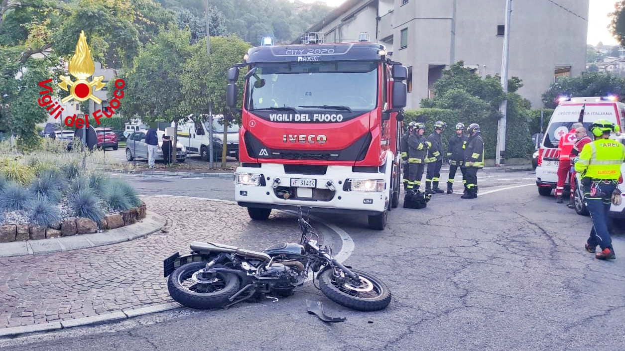 La moto sulla quale viaggiava Andrea Ghera, 51 anni di Maslianico La moto sulla quale viaggiava Andrea Ghera, 51 anni di Maslianico